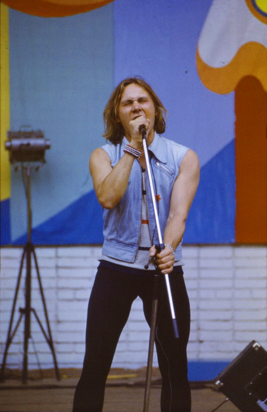 Сергей Богаев на сцене. Подольск, 1987