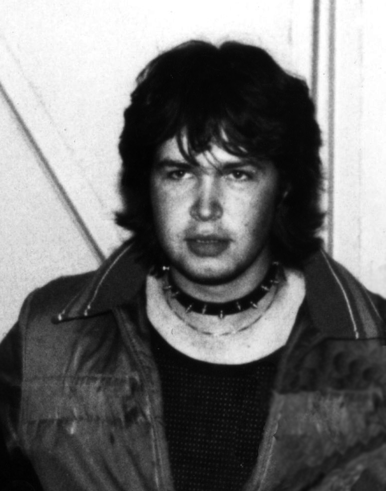 Сергей Богаев с гитарой. Подольск, 1987